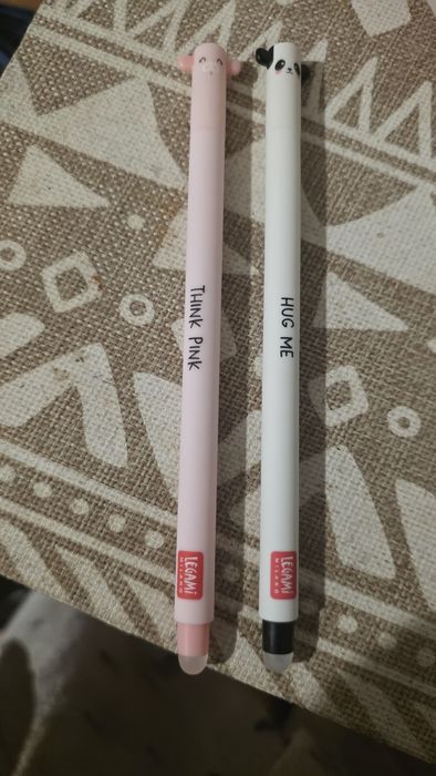 Canetas legami porco e panda branco
