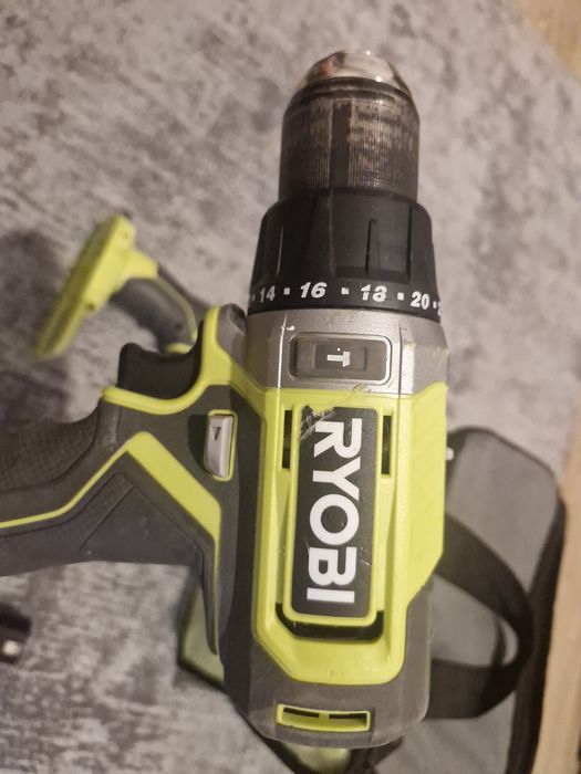 Ryobi-zestaw wiertako-wkretarka, bateria 2.0 Ah, lampa i torba