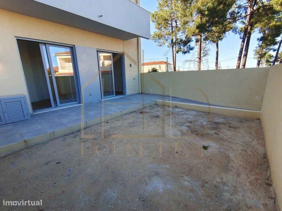 MODERNO Apartamento T1 com Logradouro. Quinta do Conde