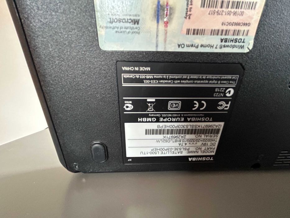 Computador Toshiba com porta de CD e Diskette