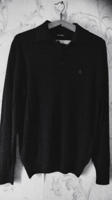 Чоловіча кофта, чорного кольору, напівшерстяна, у відмінному стані