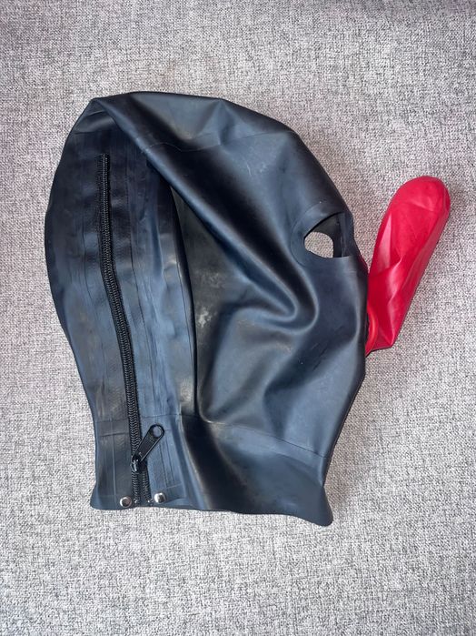 994/ Przebranie Sesja foto latex maska rurka usta oczy czarna lateks