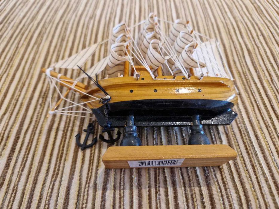 Barco decorativo em madeira