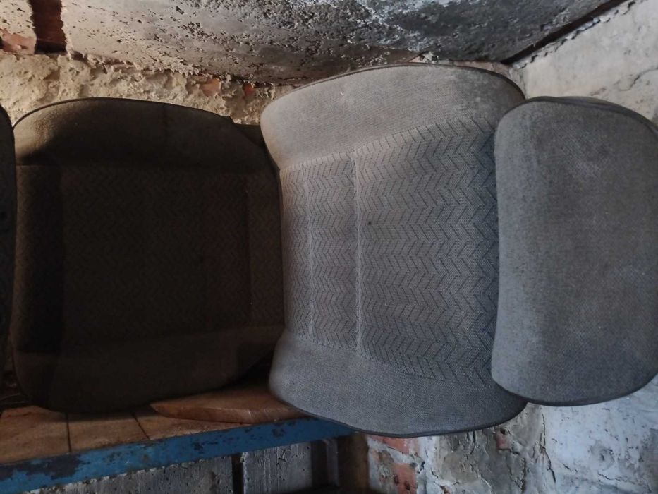 Передние сидения Мазда 626 86 год хетчбек ткань. Цена за пару