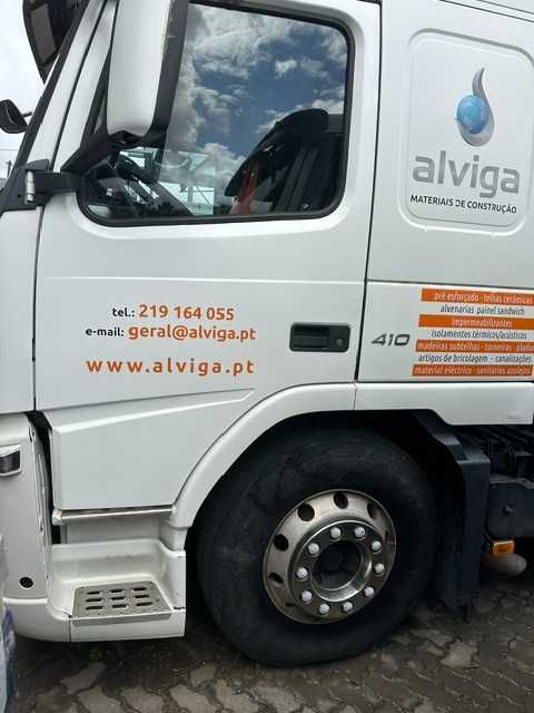 Volvo Fm 12  410 cv  pesada caixa automática com báscula tribasculante e grua
