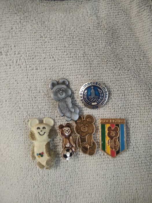 Продам значки футбол