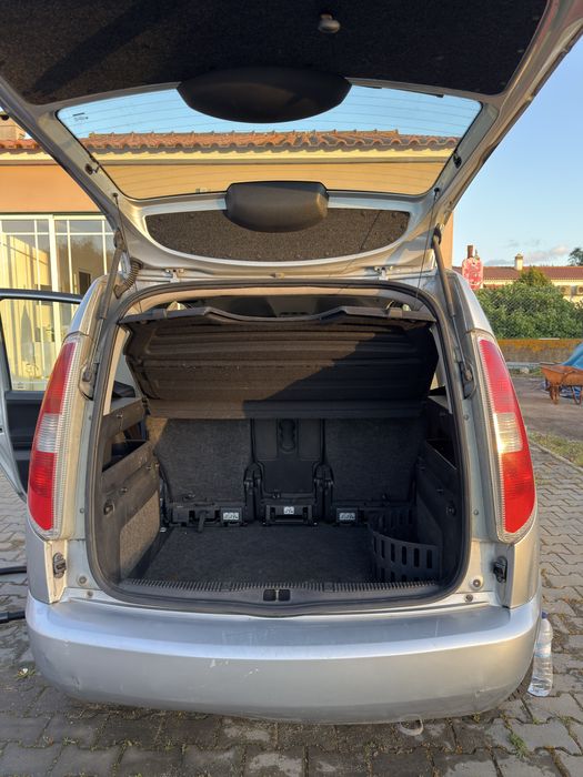 Skoda 2011 em perfeita funcionalidade