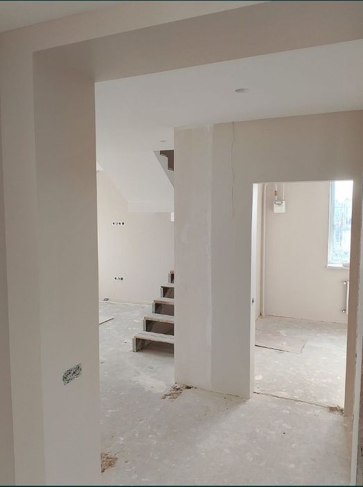 Фарбування стін та стель Маляр