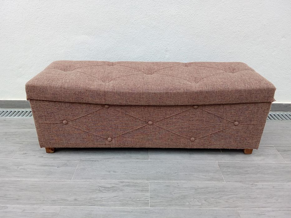 Banqueta de tecido com gavetão