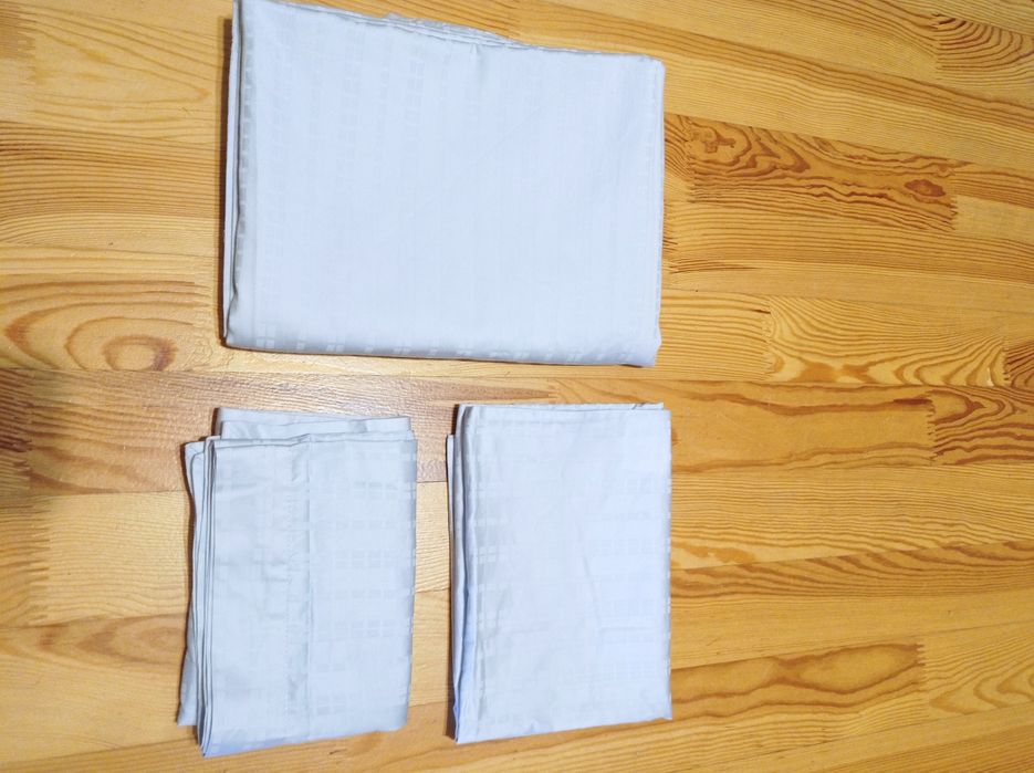 Пододеяльник 135*200 см + 2 наволочки 50*75 см, в новом состоянии