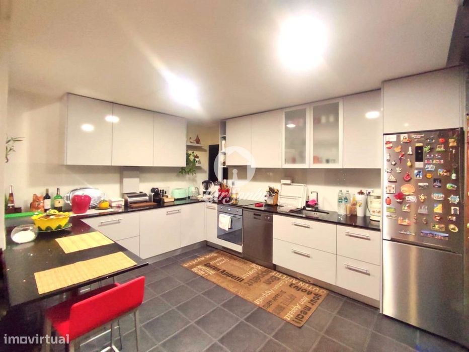 Apartamento T3 com terreno de 2.268m2 em Gavião, Famalicao