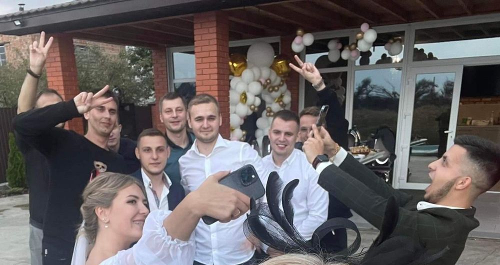 Дискотека+Звук+свет.Ведущий тамада.