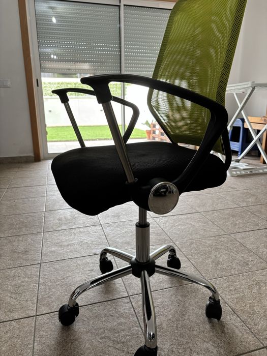 Cadeira de escritorio como nova
