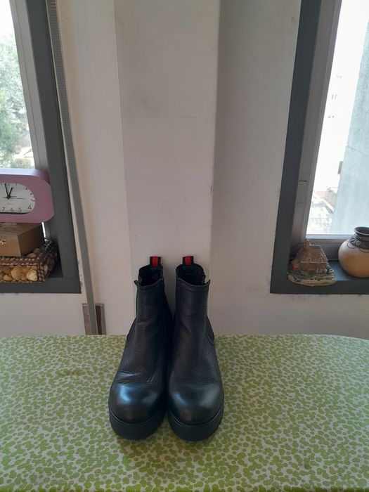 Vendo Botas de Senhora muito bonitas como novas
