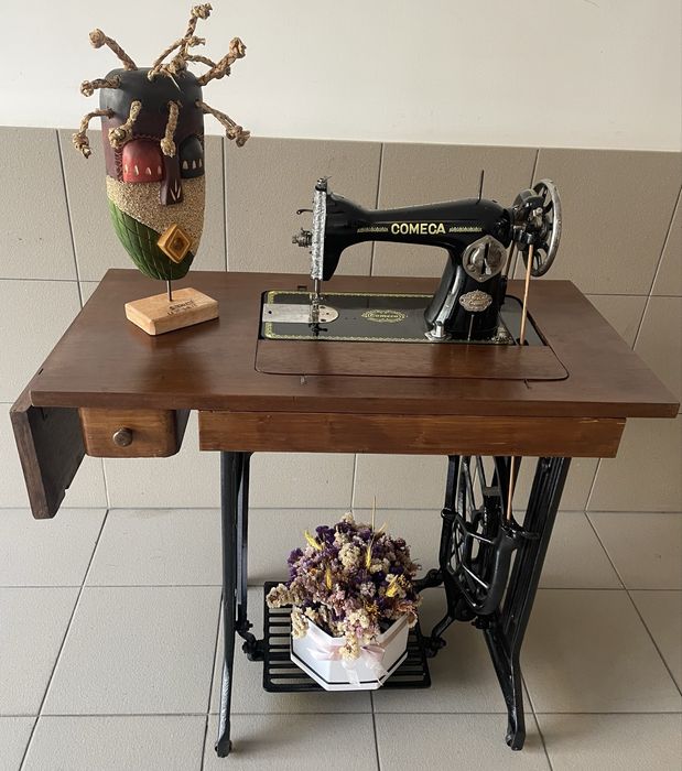 Máquina de costura antiga, fabrico brasileiro