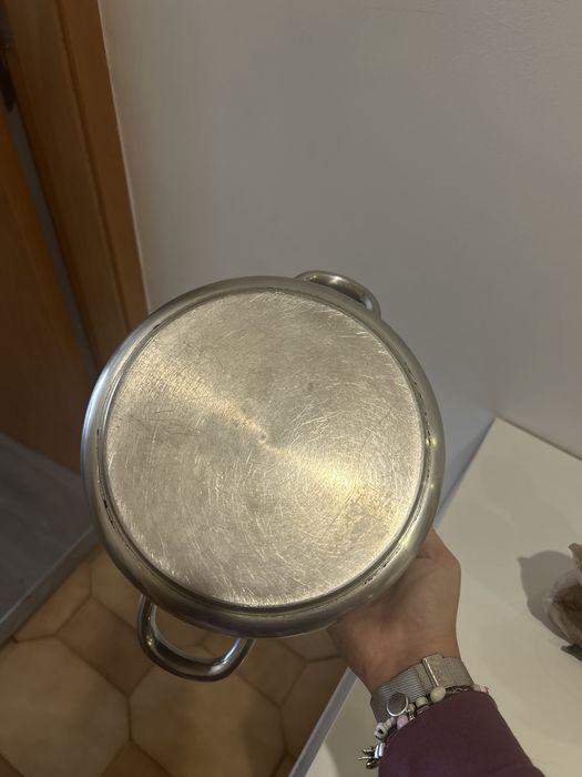 Trem de cozinha em muito bom estado