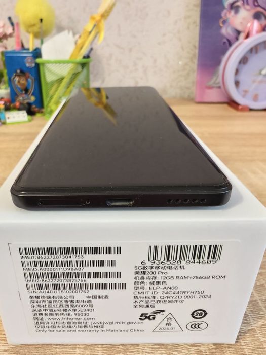 Продам смартфон Honor 200