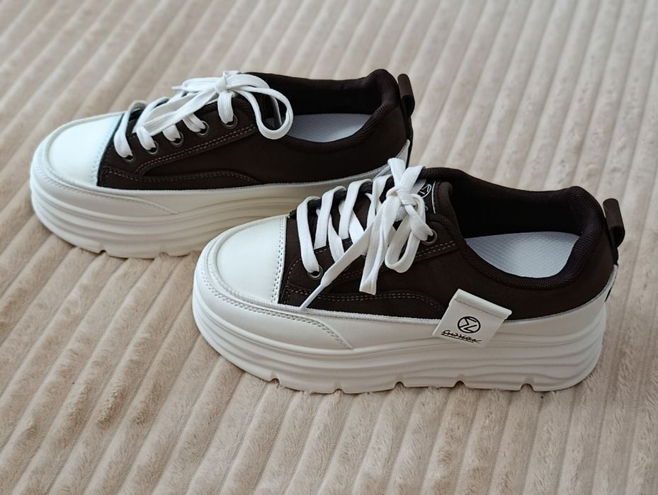 Nowe sneakersy trampki Moda 2026r. 38/24cm