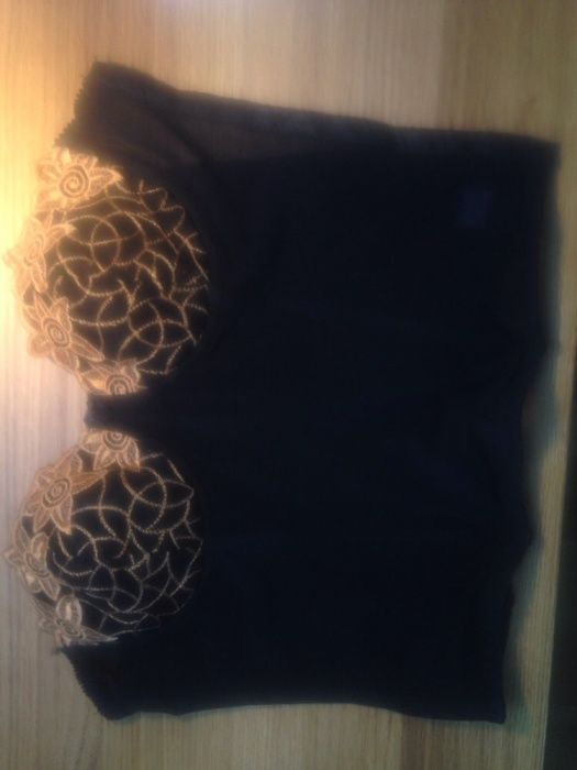 Gorset ze złotym haftem