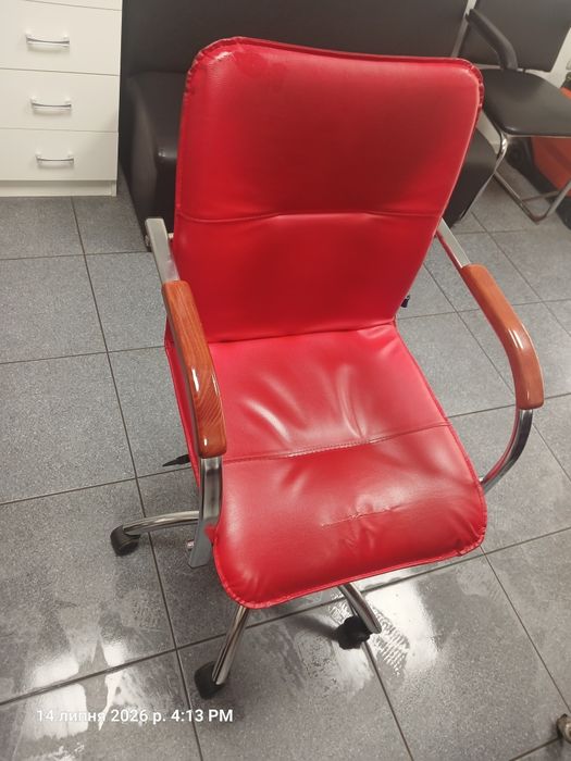 Крісла перукарські в наявності 2 шт . Стан хороший