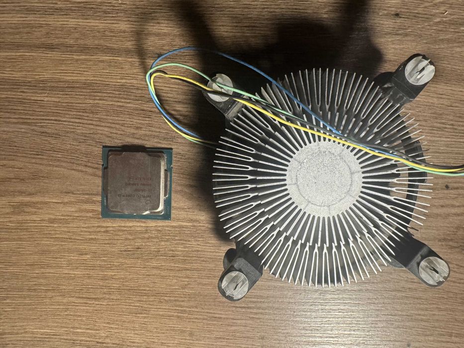 Procesor Intel Core i3-10100F + cooler Intel