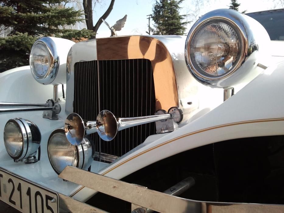 Limuzyna Excalibur w stylu retro samochód na ślub auto na wesele