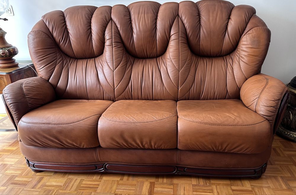 Sofá vintage em pele e duas poltronas - pele castanha