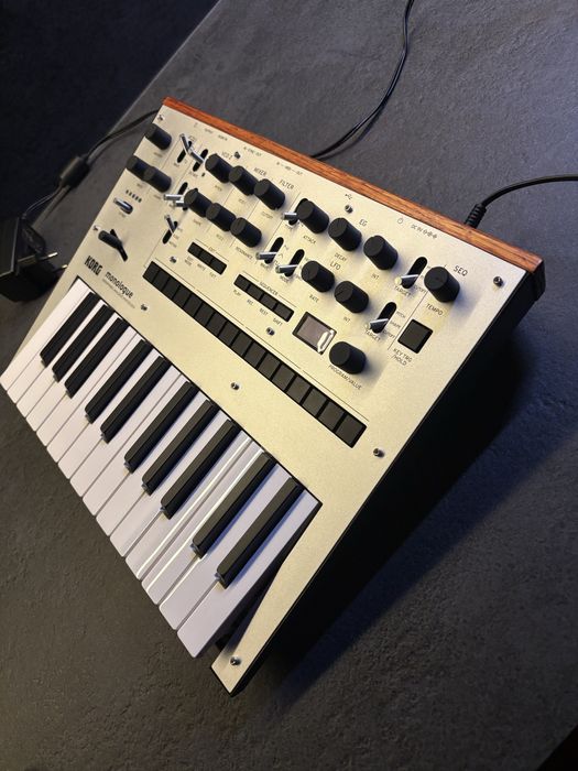 Korg Monolongue- syntezator