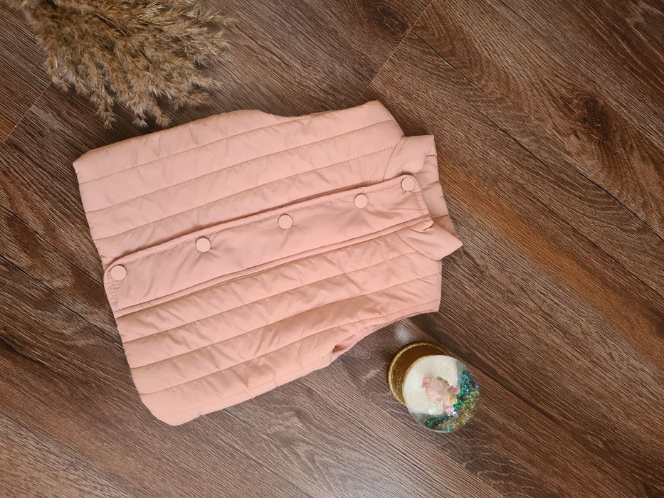 Фірмова жилетка на ріст 68 см