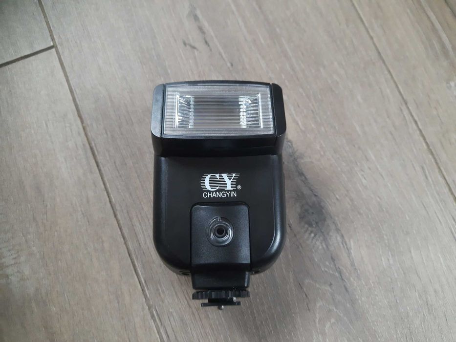 Зеркальный фотоапарат Nikon D90