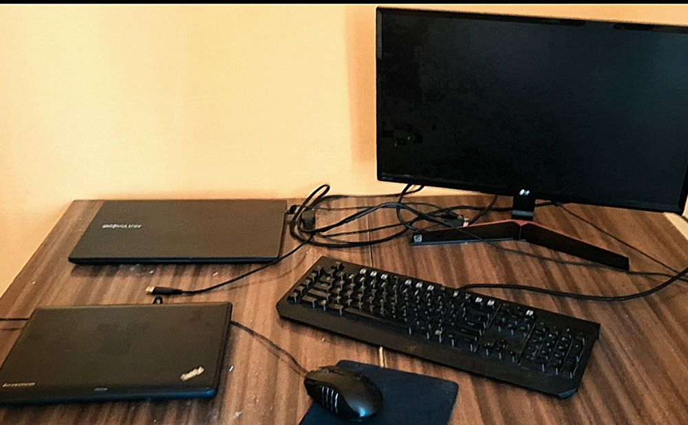 Mocny Laptop ASUS  z Fajnym Monitorkiem