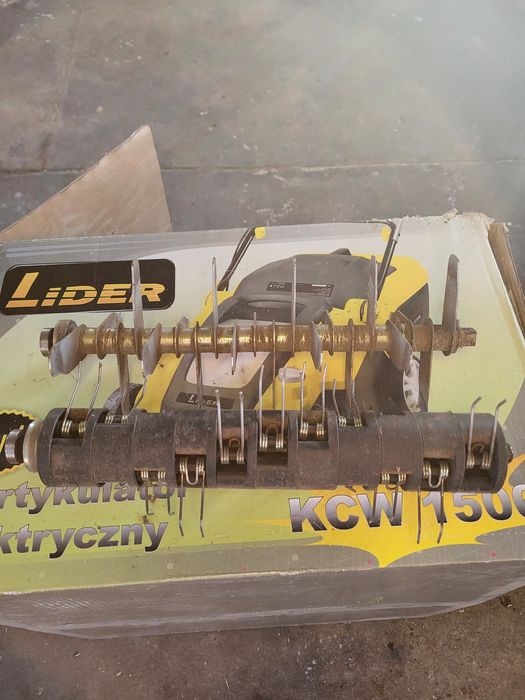 Dwa wały do wertykulatora Lider