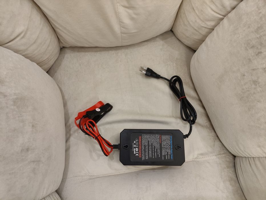 Автомобільний зарядний пристрій EAFC. На 8А.