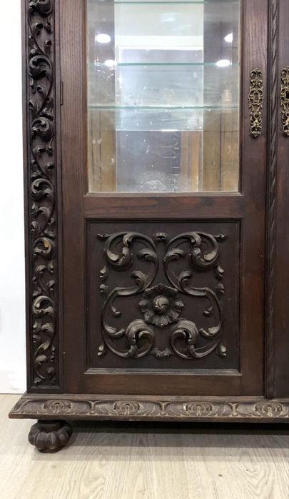 Armário / vitrine Renascença.