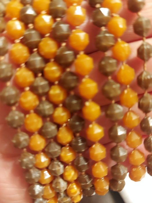 2 Colares finos, Laranja e Castanho.