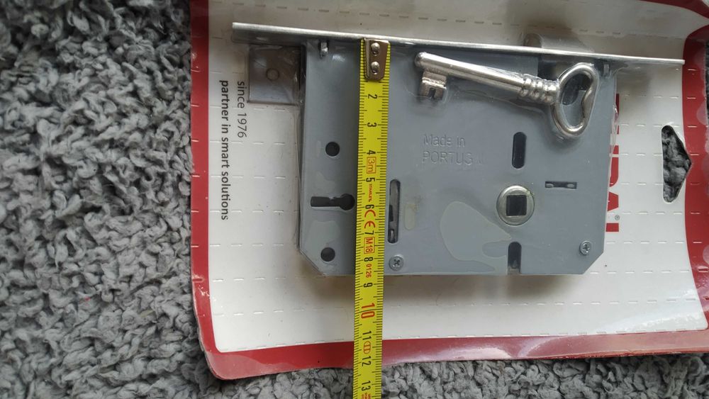 Puxador e fechadura de portas interiores