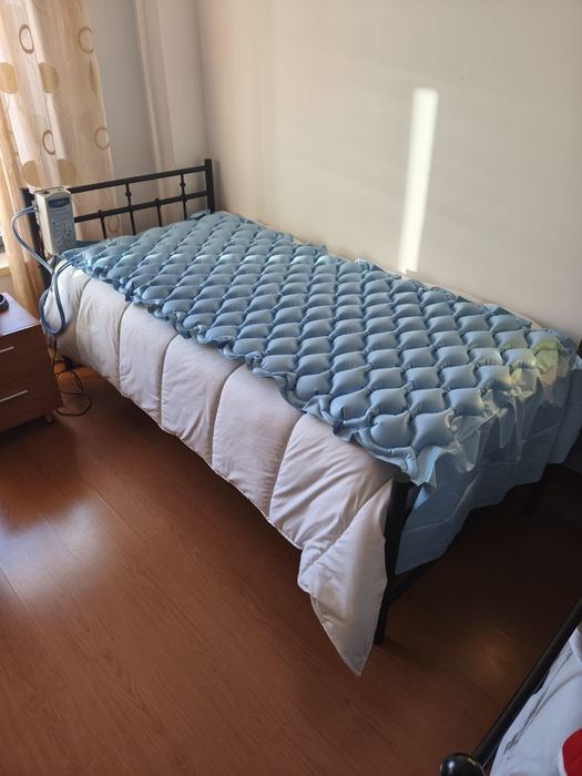 Cama Articulada Elétrica Sensicare c/Acessórios.