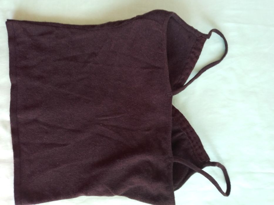 Top em malha, castanho. Ideal para inverno