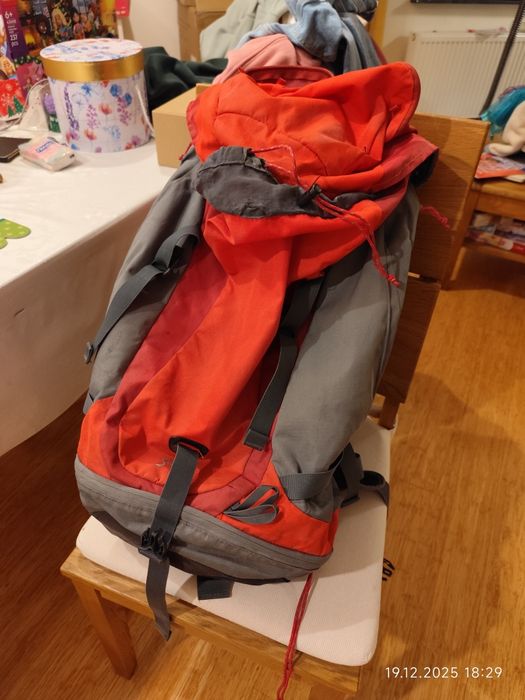 Plecak Salewa 40l uszkodzony zamek i dziura pod klapą