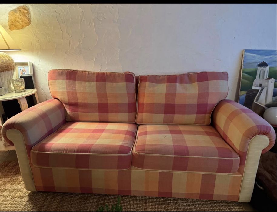2 sofas iguais em muito bom estado