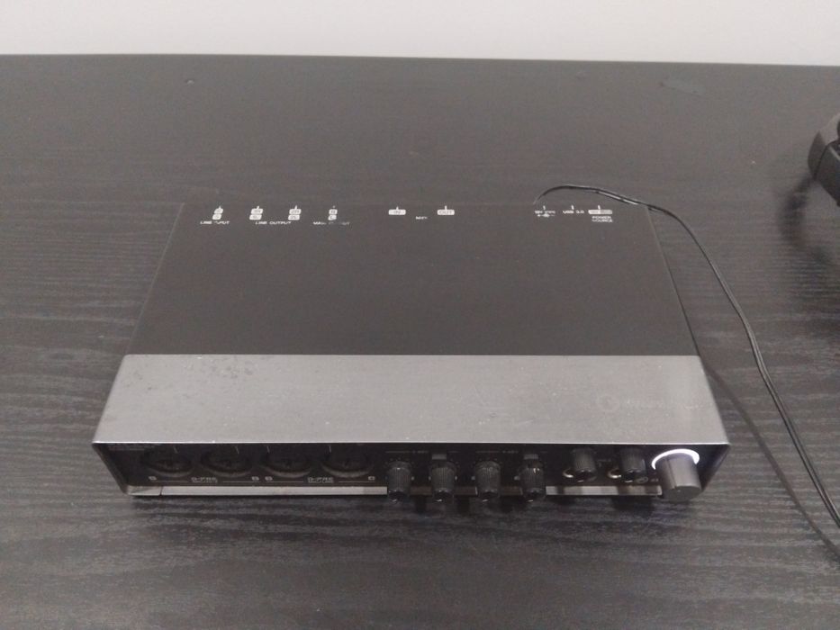 Interface de Audio Yamaha ur44c + Sennheiser HD200PRO
