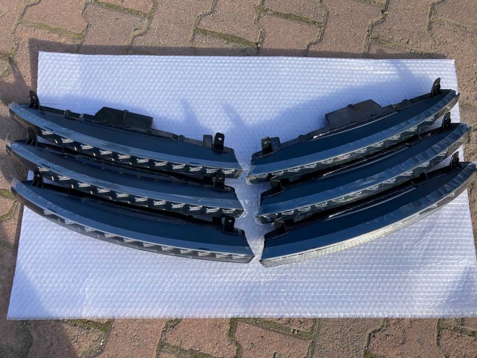 Левый/Правый поворотник DRL на 11 диодов AUDI Q7 4L LCI .