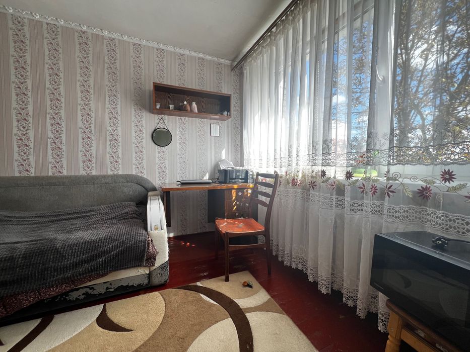 1 КІМ «гостинка», стан житловий, відмінна локація.