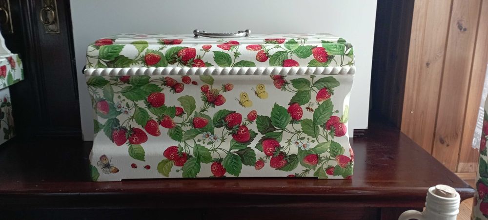 Kufer drewniany skrzynka vintage gęsi truskawki kuchnia rustykalna