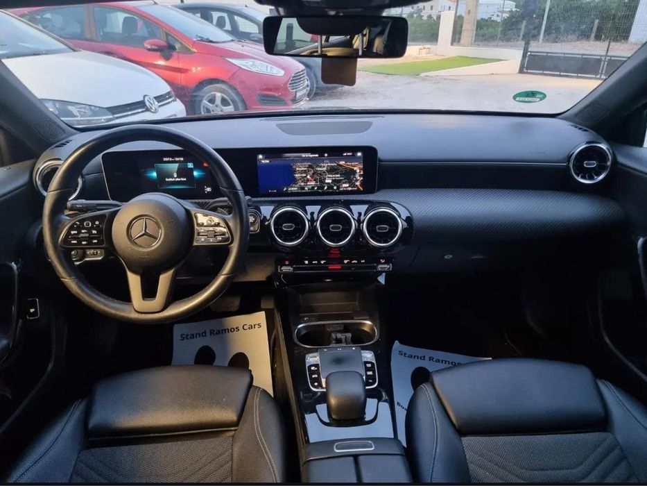 Mercedes-Benz A180d vendo ou troco por carro de 7 lugares