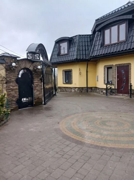 Продаж будинку 300 кв.м у Почаєві