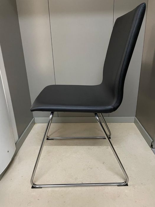 Cadeira em pele sintetica