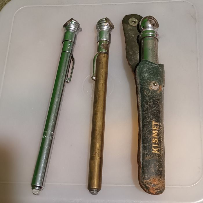 Medidores de pressão dos pneus antigo