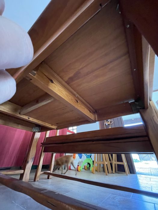 Mesa e Bancos em bom estado