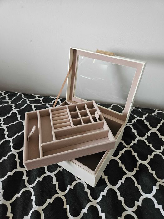 Szkatułka kuferek organizer na biżuterię jasna dwa poziomy